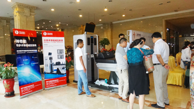 神奇的非手術(shù)減壓系統(tǒng)引來(lái)眾人圍觀 神奇的非手術(shù)減壓系統(tǒng)引來(lái)眾人圍觀