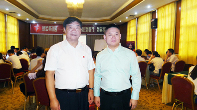 飛龍醫(yī)療董事長(zhǎng)張新民與主講老師趙濱合影 飛龍醫(yī)療董事長(zhǎng)張新民與主講老師趙濱合影