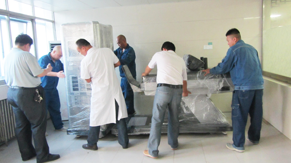 鄢陵縣中醫(yī)院相關(guān)領(lǐng)導(dǎo)現(xiàn)場驗(yàn)收飛龍醫(yī)療外星艙非手術(shù)脊柱減壓系統(tǒng)  鄢陵縣中醫(yī)院相關(guān)領(lǐng)導(dǎo)現(xiàn)場驗(yàn)收飛龍醫(yī)療外星艙非手術(shù)脊柱減壓系統(tǒng)