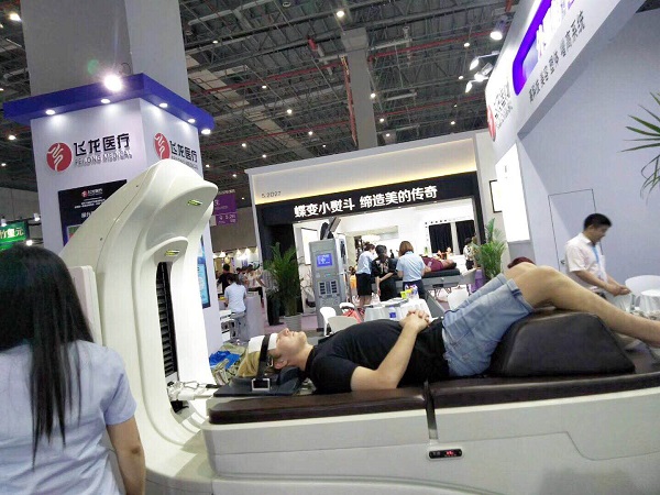 飛龍醫(yī)療外星艙亮相2018上海大虹橋美博會 飛龍醫(yī)療外星艙亮相2018上海大虹橋美博會