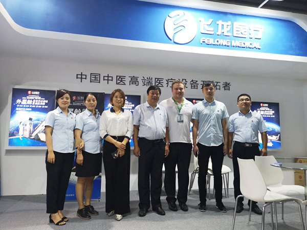 飛龍醫(yī)療工作人員合影 飛龍醫(yī)療工作人員合影