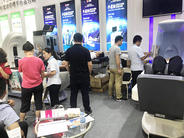 飛龍醫(yī)療外星艙亮相第50屆中國(廣州)美博會(huì) 飛龍醫(yī)療外星艙亮相第50屆中國(廣州)美博會(huì)