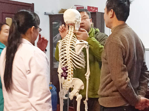 舞鋼市尹集鎮(zhèn)衛(wèi)生院專家講解外星艙 舞鋼市尹集鎮(zhèn)衛(wèi)生院專家講解外星艙