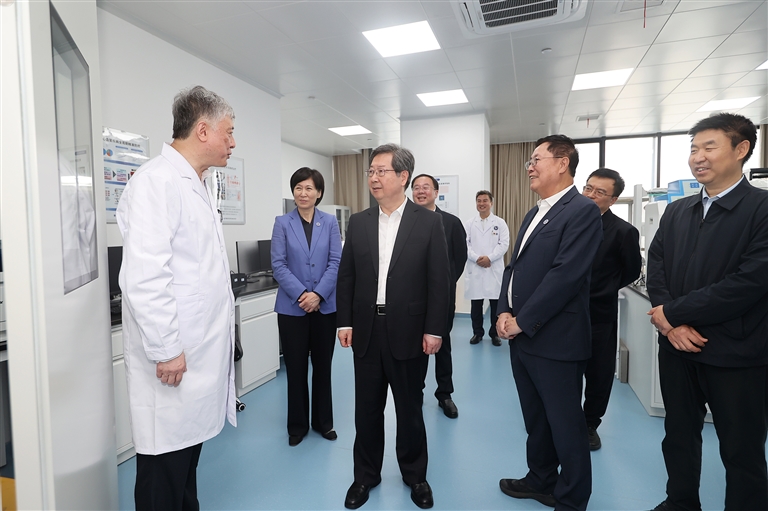 省委書記樓陽生調(diào)研河南省醫(yī)學(xué)科學(xué)院 省委書記樓陽生調(diào)研河南省醫(yī)學(xué)科學(xué)院